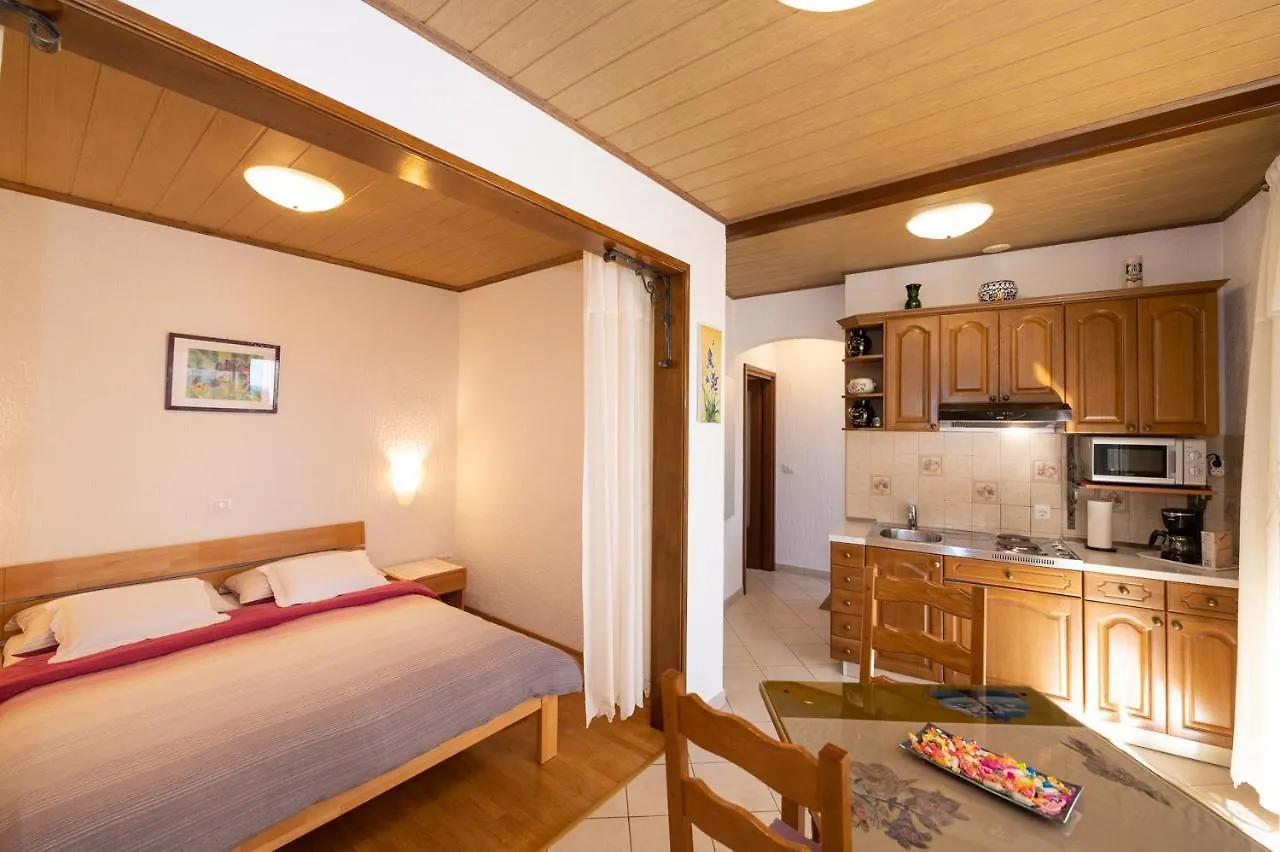 Apartments Villa Salona Horvátország