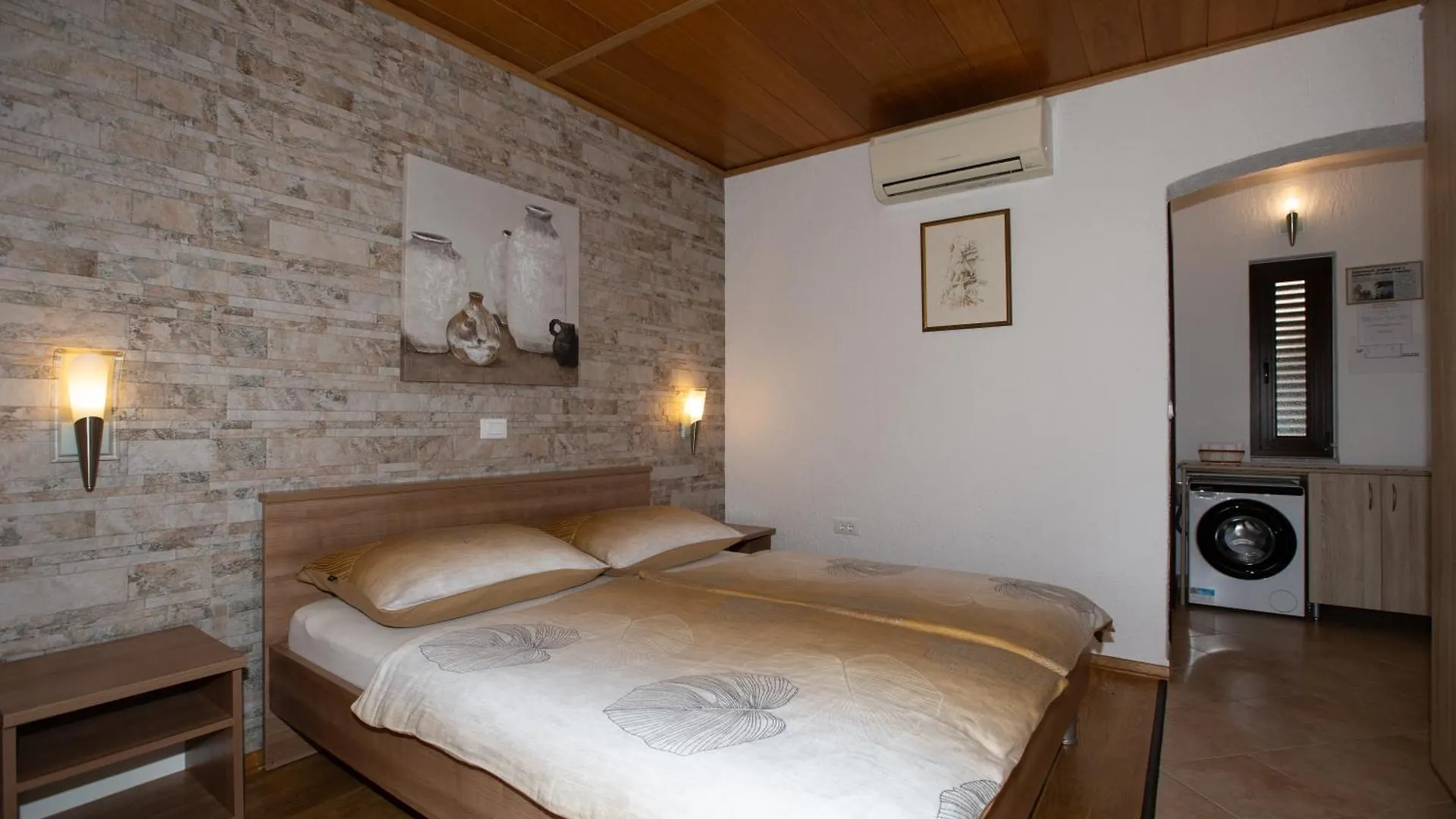 Apartments Villa Salona Horvátország